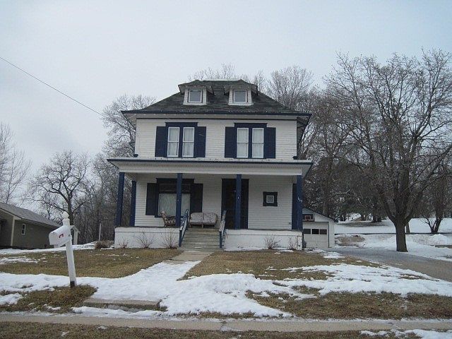 Great 2 Story Home with 4 Bedrooms