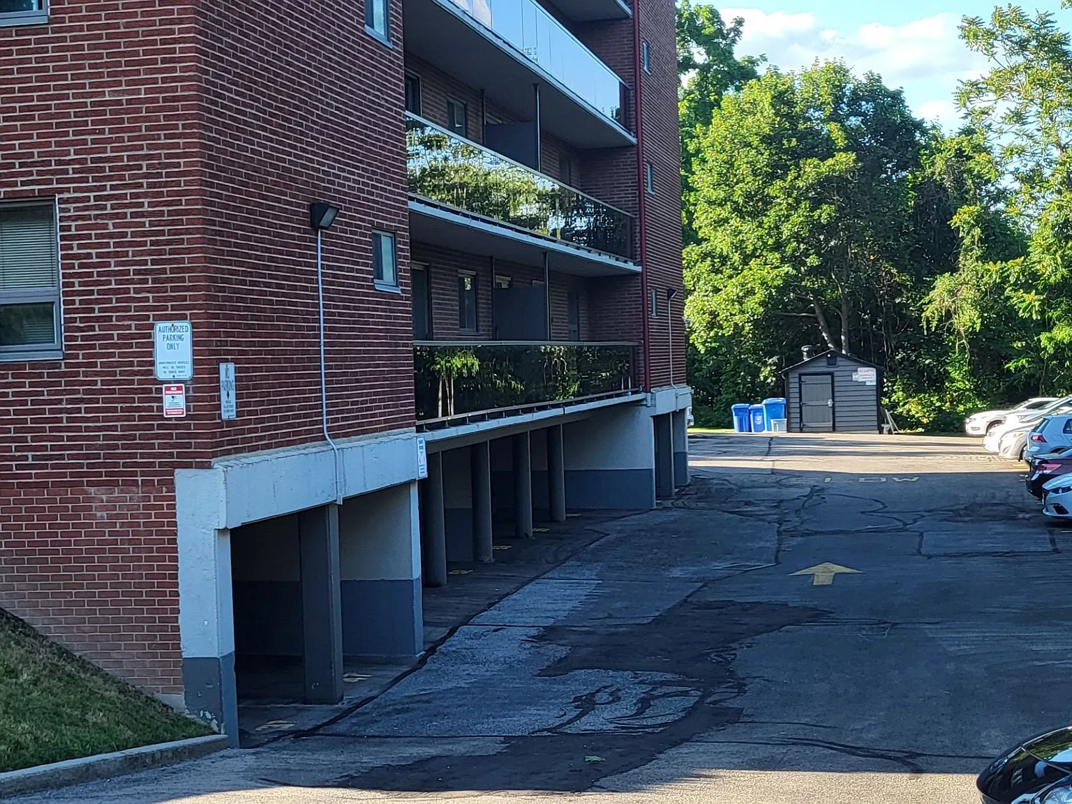 Red Hill Valley Condominiums — Photo 2