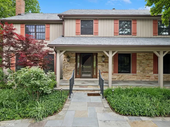 4143 Three Lakes Ct, Long Grove, IL 60047