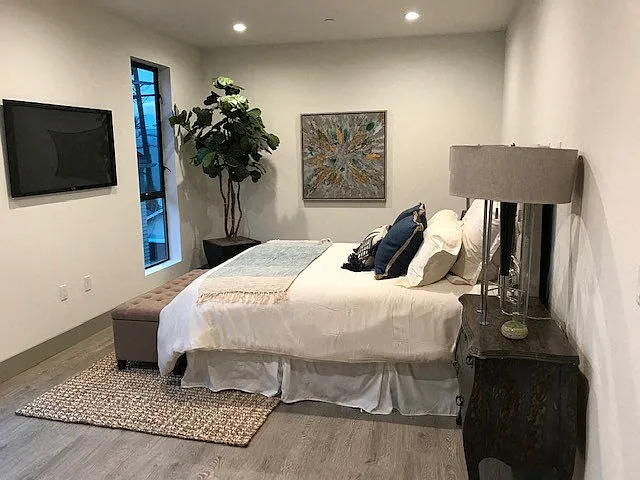 115 S Saint Andrews Pl — Photo 10