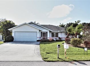 33 Mark Twain Ln, Rotonda West, FL 33947