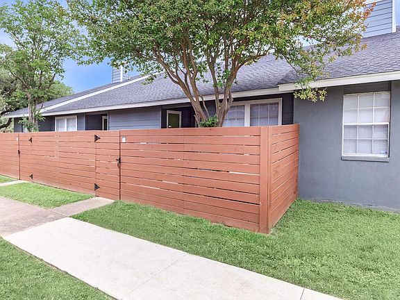 PRIVATE YARD