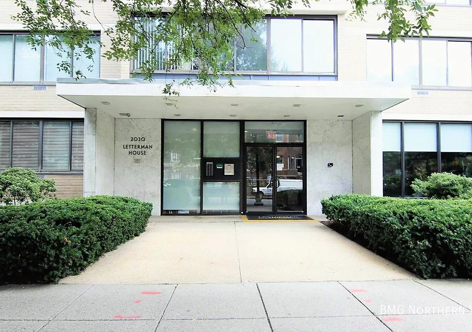 Bright and Spacious Condo in Fantastic Foggy Bottom Location — Photo 2