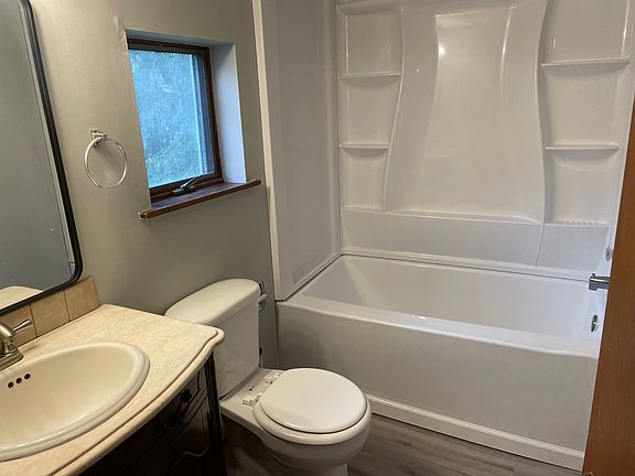 3rd image of 120 Carpenter St