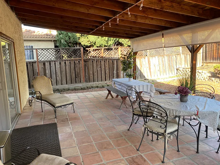 1946 Farragut Way — Photo 6