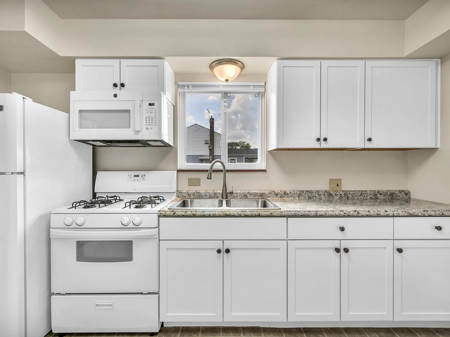 2 bed, 905 sqft, $1,250 — Photo 4