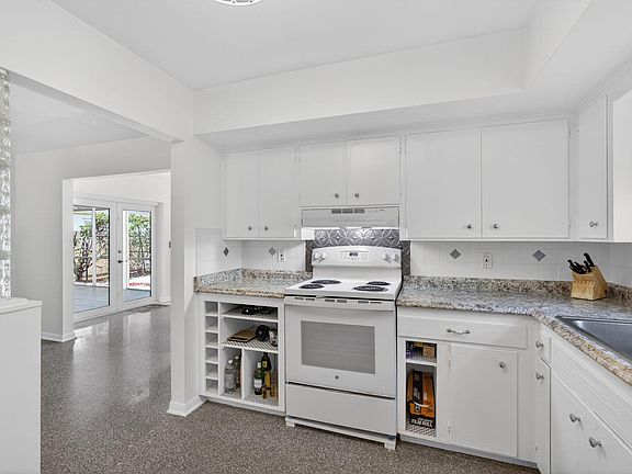 5th image of 1817 N Ocean Breeze