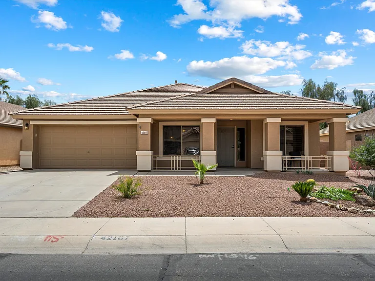 42187 W Chisholm Dr — Photo 2