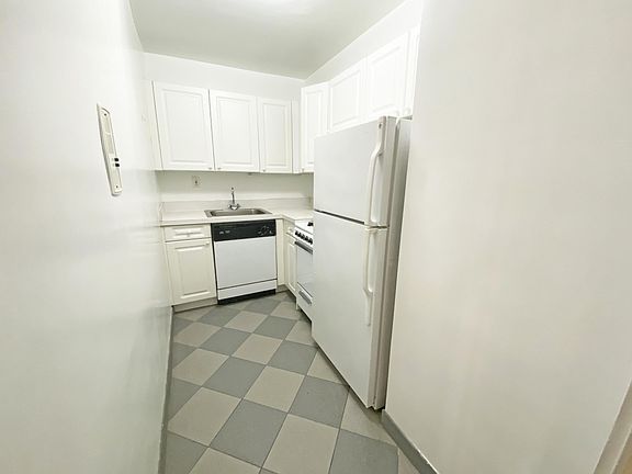 4th image of 340 E 51st St APT 4E