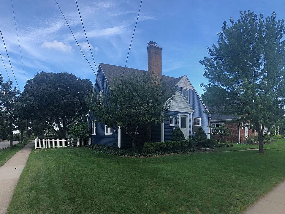 1st image of 722 Pine Ave NW