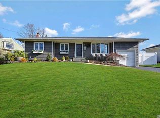 26 Eltona Pl, East Northport, NY