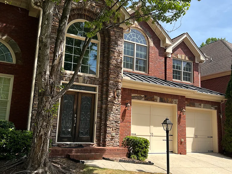 440 Wembley Cir — Photo 1