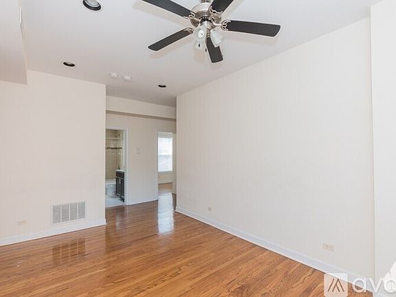 2nd image of 859 W Cornelia Ave #857-3S