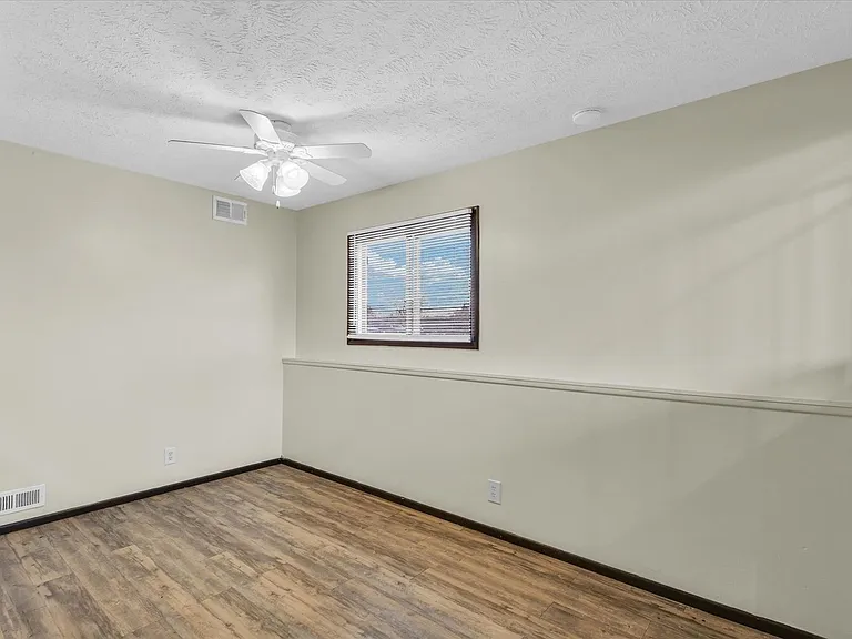 105 N Orr Dr — Photo 51
