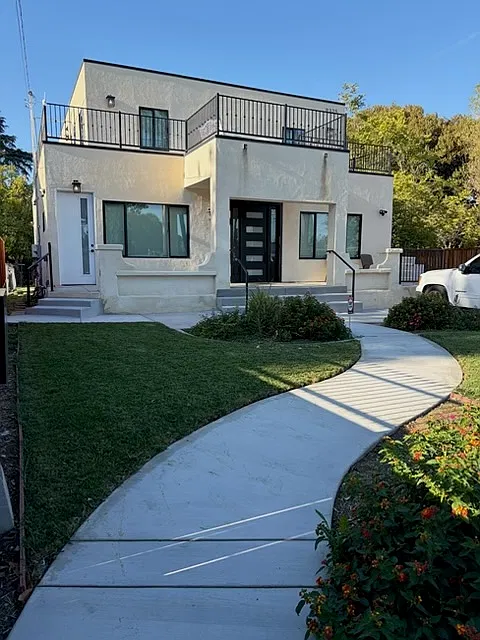 9325 Magnolia Ave