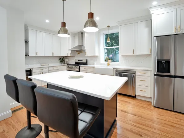 11 Perkins St, Winthrop, MA 02152