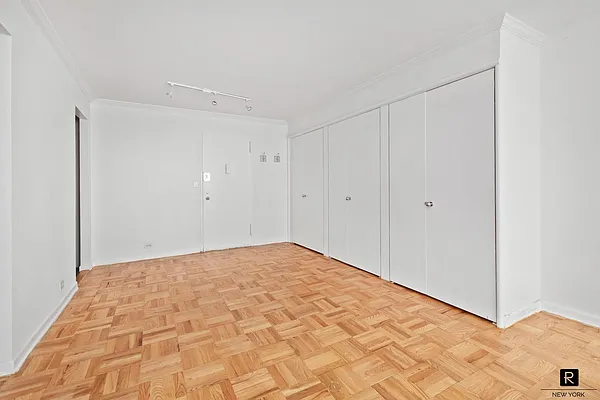 Rented by R New York | media 32