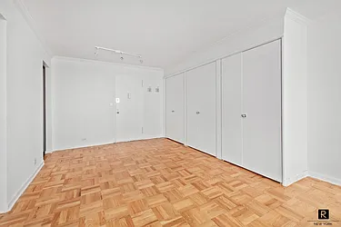 Rented by R New York