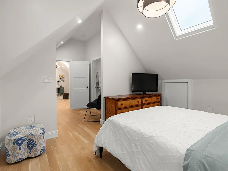 8 Bates Ct — Photo 35