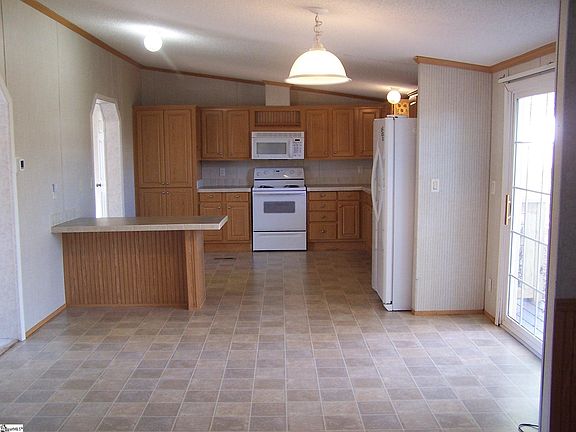 3rd image of 203 Willimon Dr
