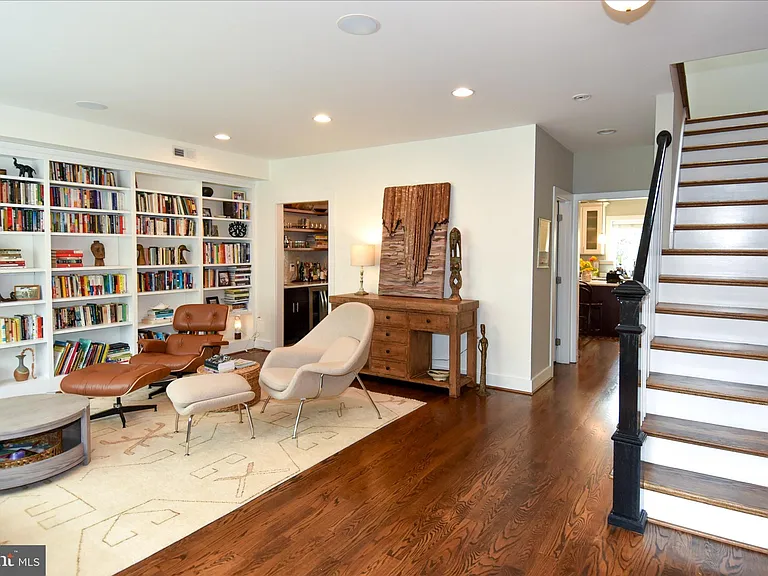 1528 Spring Pl NW — Photo 3