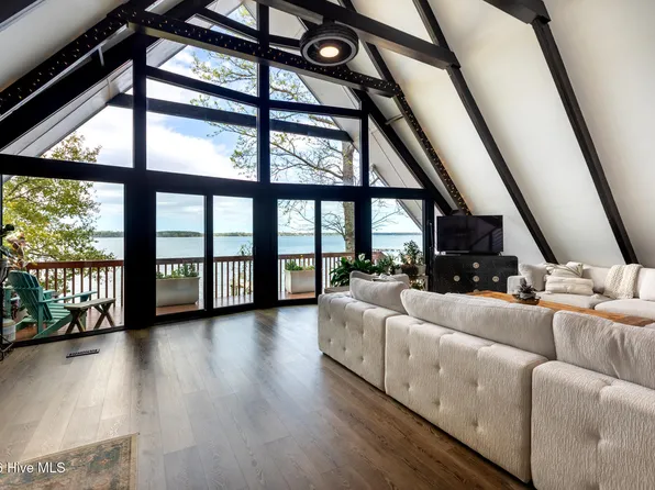 211 Fannie Creek Lane, Sneads Ferry, NC 28460