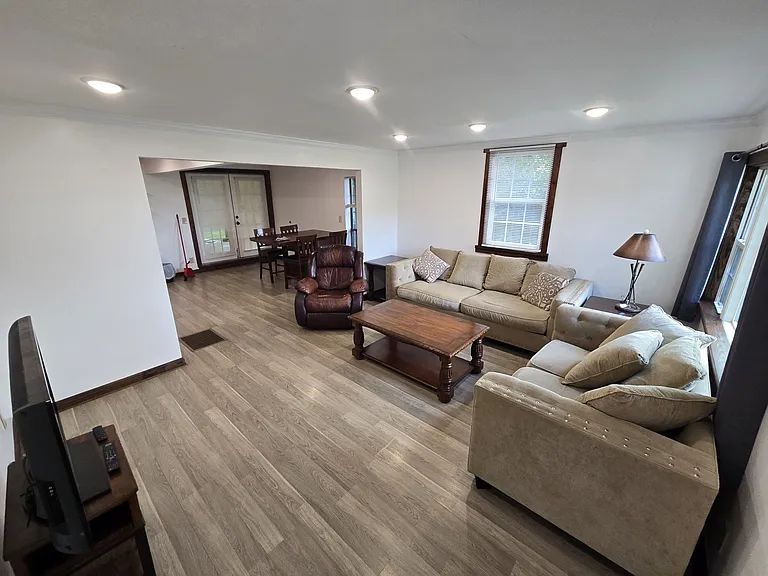 713 W Bell Ave — Photo 11
