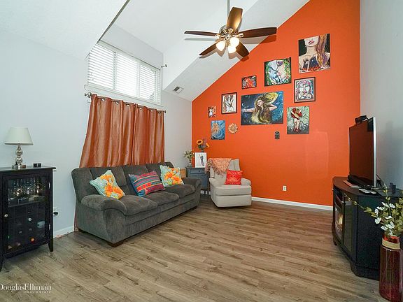 5th image of 77 Crystal Rock Ct