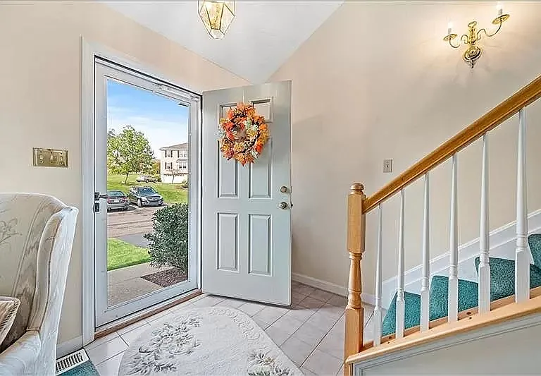 103 Paddock Ln — Photo 2