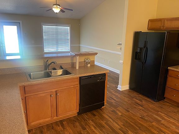 4th image of 2404 B Saddleback Dr