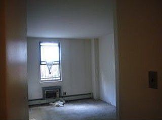 5th image of 42 Carroll St