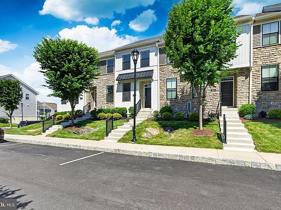 2nd image of 512 Hoopes Ln
