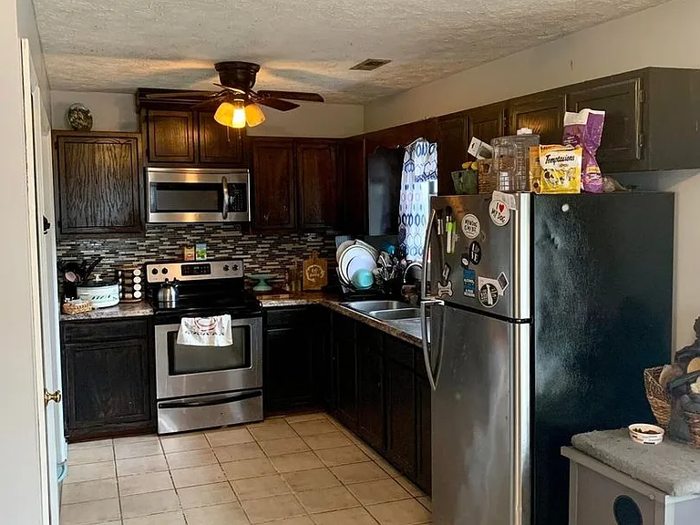 124 Hampton Dr — Photo 2