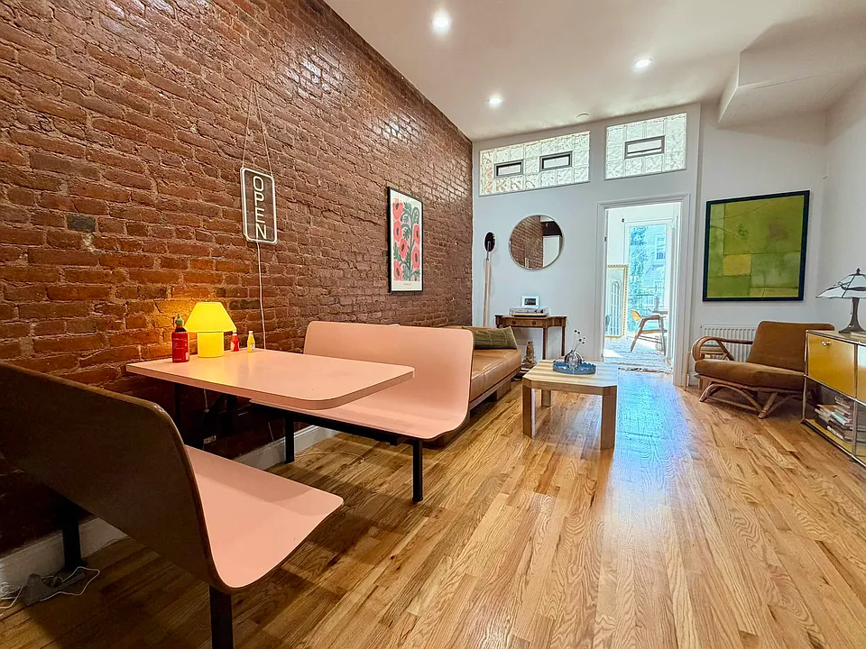 245 Kingsland Ave #2L