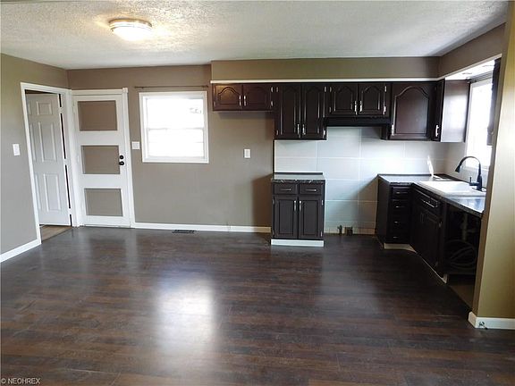 3rd image of 1408 W 24th St