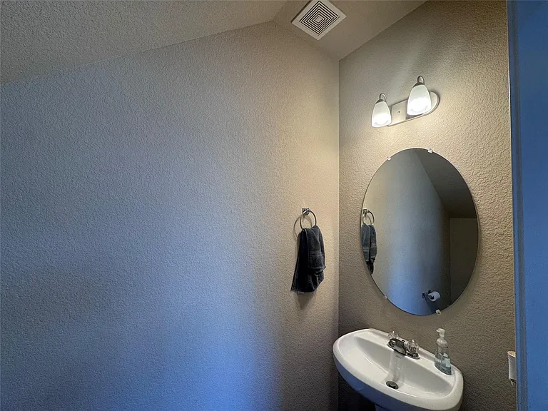 321 Callahan Ln — Photo 17