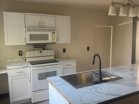 5th image of 547 Orchard Pl