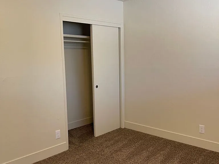 1090 N Court St — Photo 14