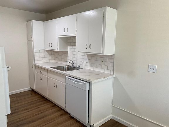 3rd image of 1984 Latham St Unit 18