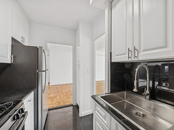 3rd image of 320 E 23rd St APT 15D