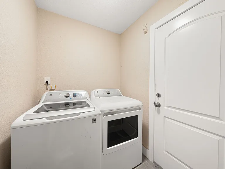 123 Lido Cir — Photo 12