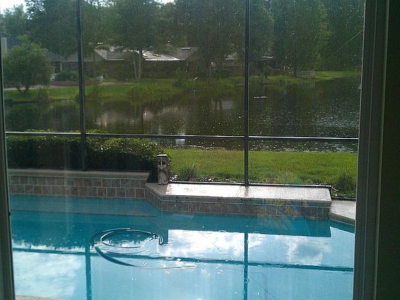 3rd image of 818 Richmond Ct