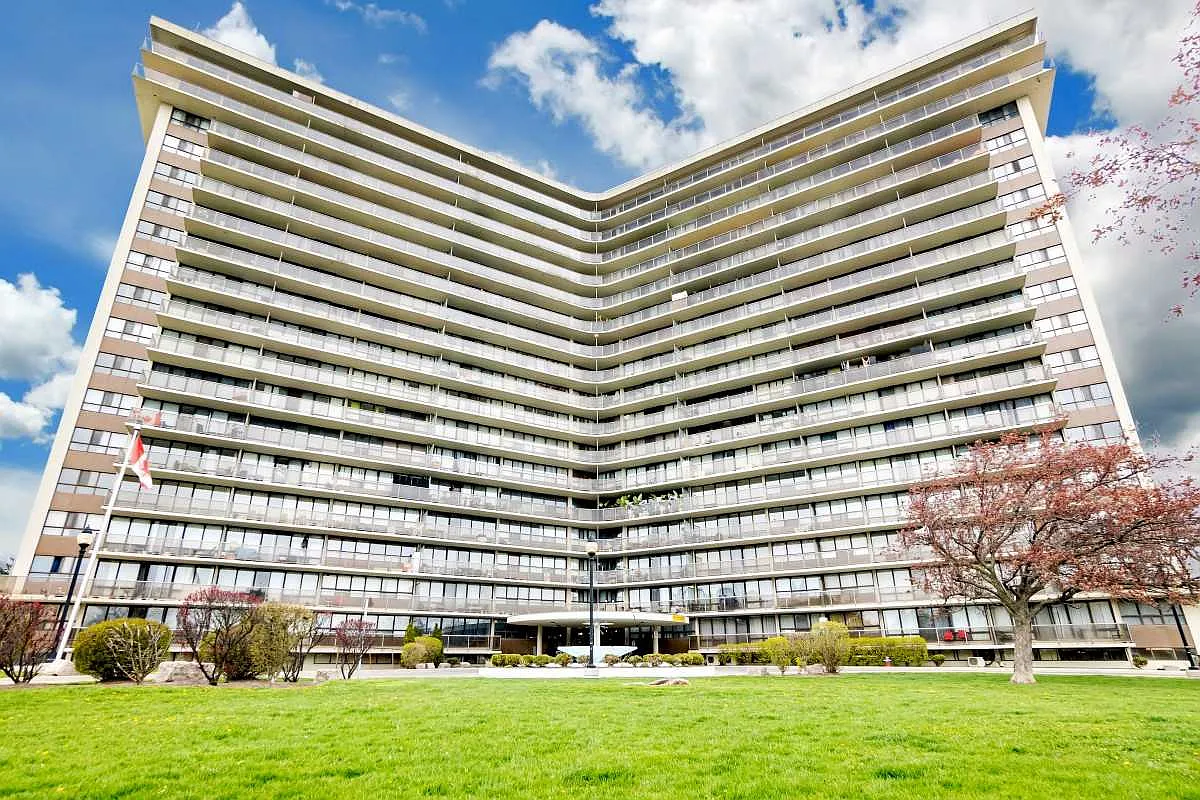 Applewood Towers Apartments — Photo 2