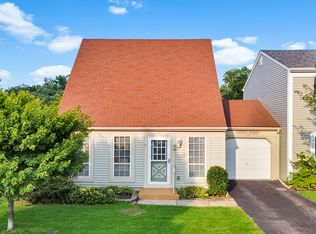 3S121 Briarwood Dr, Warrenville, IL