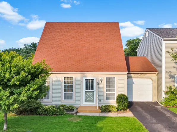 3S121 Briarwood Dr, Warrenville, IL 60555