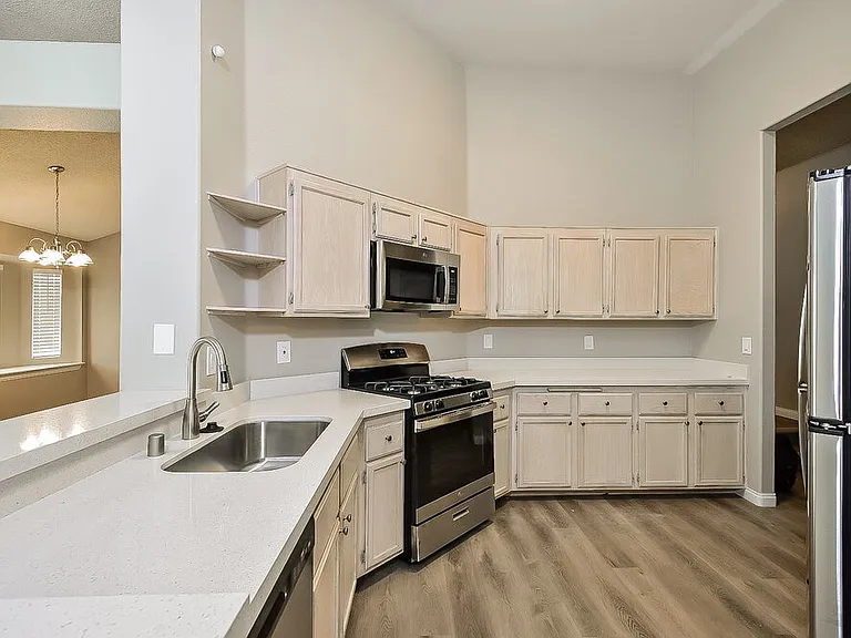 3316 Sturbridge Cir — Photo 7