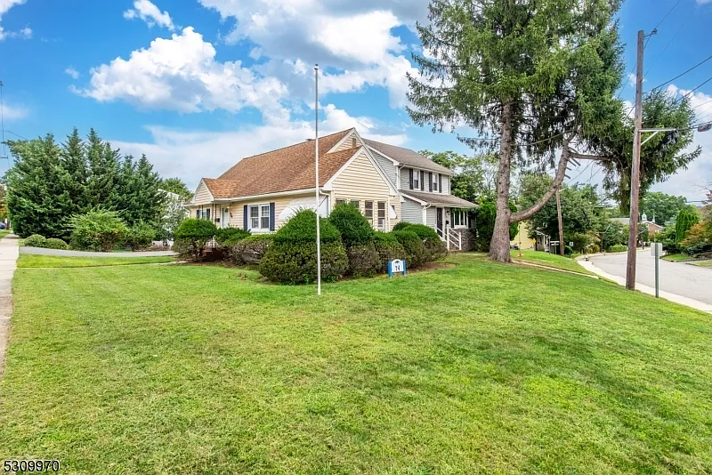 3 bed, 1.5 bath, $3,250 — Photo 4