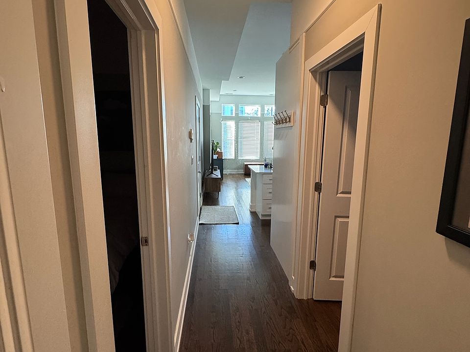 1st image of 1059 N Damen Ave