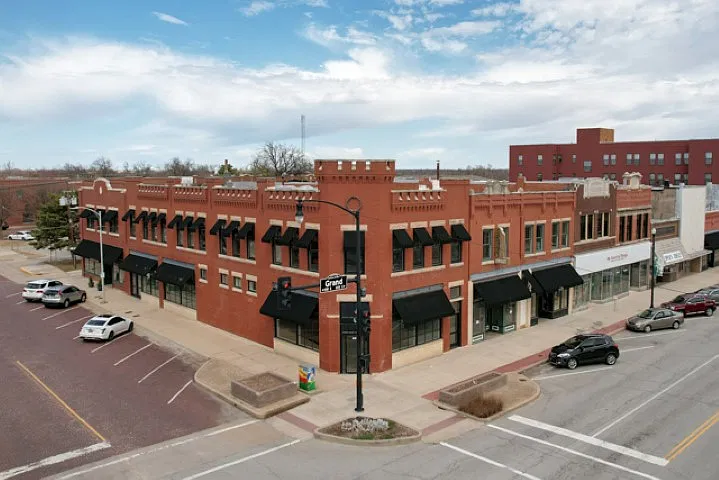 201 E Grand Ave #3