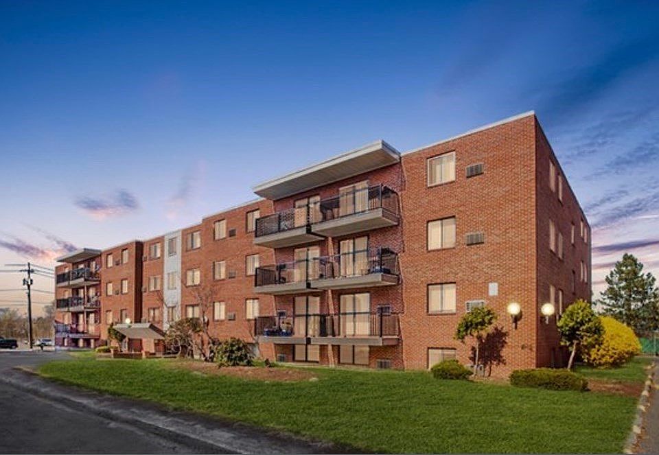 1st image of 1100 Governors Dr APT 21